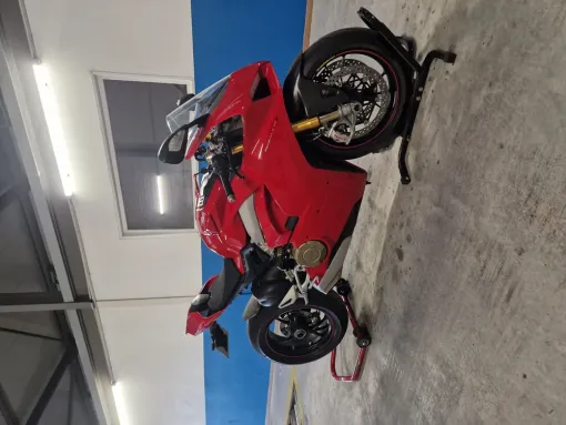 Contrôle technique moto d'une Aprilia RSV4S à Port-Saint-Louis-du-Rhône, Port-Saint-Louis-du-Rhône, Contrôle Technique AUTOSUR