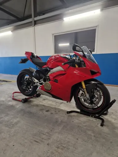 Contrôle technique moto d'une Aprilia RSV4S à Port-Saint-Louis-du-Rhône, Port-Saint-Louis-du-Rhône, Contrôle Technique AUTOSUR