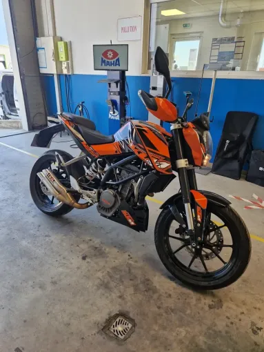 Contrôle technique sur cette KTM 125 Duke à Port-Saint-Louis-du-Rhône, Port-Saint-Louis-du-Rhône, Contrôle Technique AUTOSUR
