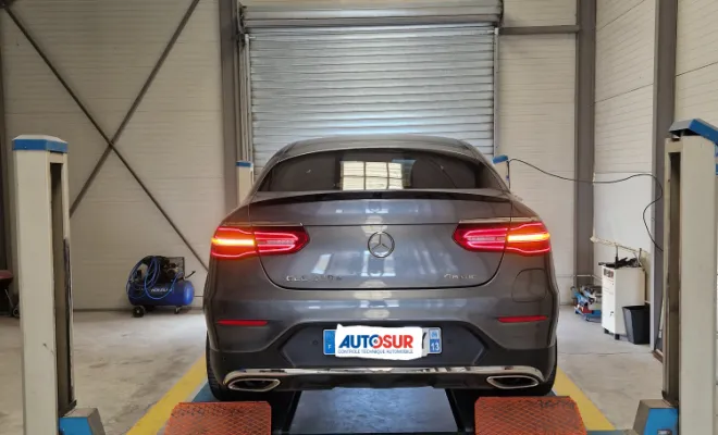 Contrôle technique d'une voiture Hybride près de FOS-SUR-MER, Port-Saint-Louis-du-Rhône, Contrôle Technique AUTOSUR