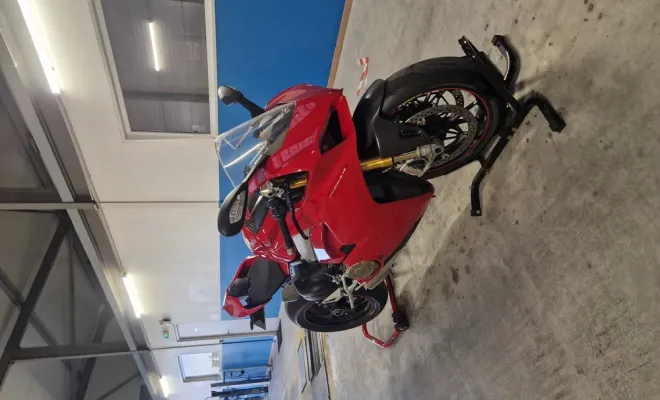 Contrôle technique moto d'une Aprilia RSV4S à Port-Saint-Louis-du-Rhône, Port-Saint-Louis-du-Rhône, Contrôle Technique AUTOSUR