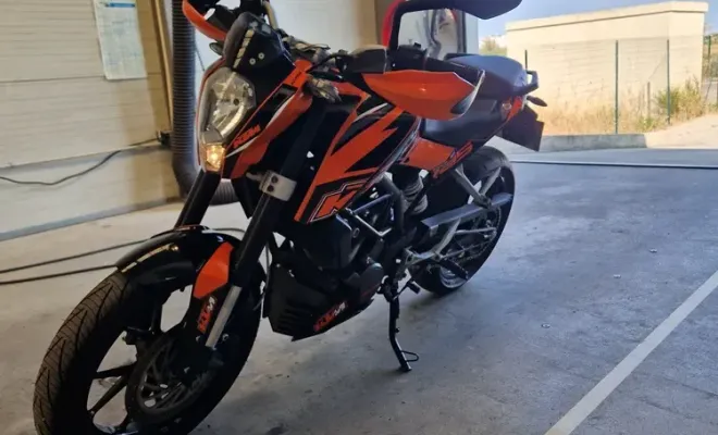 Contrôle technique sur cette KTM 125 Duke à Port-Saint-Louis-du-Rhône, Port-Saint-Louis-du-Rhône, Contrôle Technique AUTOSUR